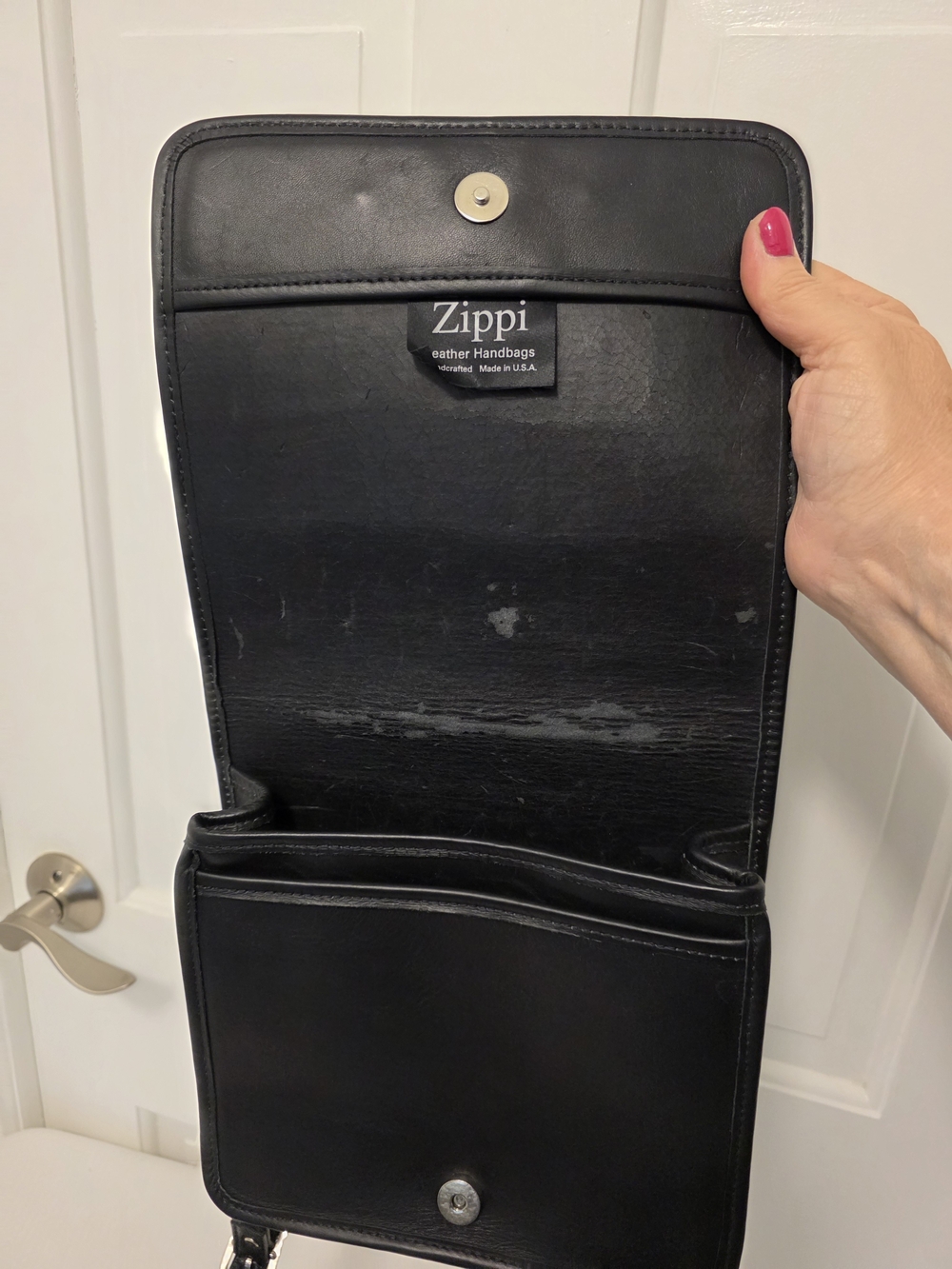 ZIPPI Black Croc-Embossed Crossbody/Shoulder Bag with Two-Tone Medallion Accent - Picture 12 of 13